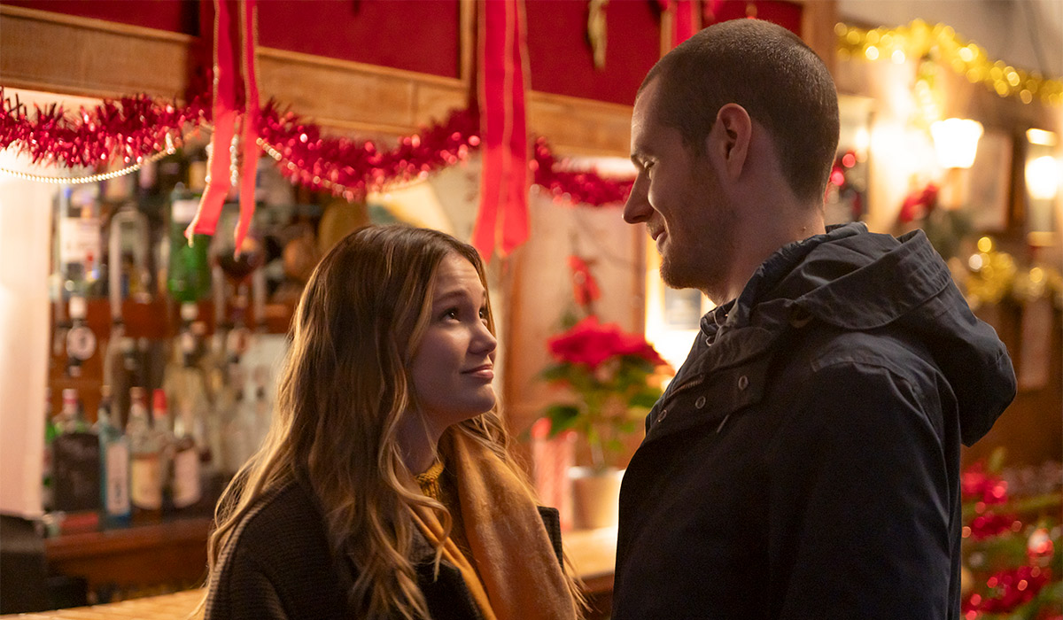 Olivia Holt as Sophia and Connor Swindells as Nick in Jingle Bell Heist. Pic: Netflix