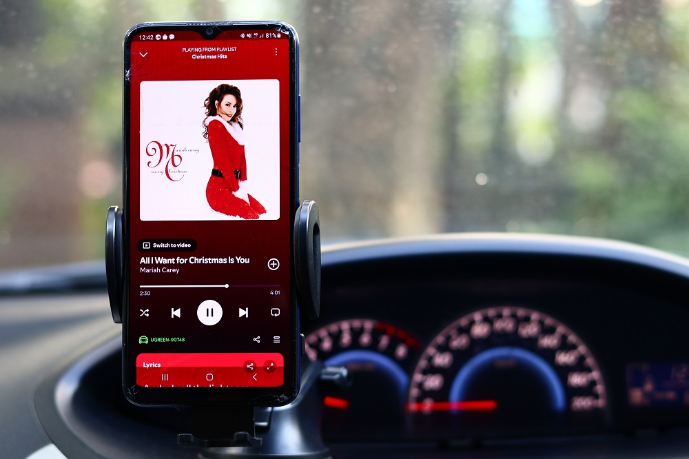 Mariah-Carey-All-I-Want-For-Christmas-Is-You