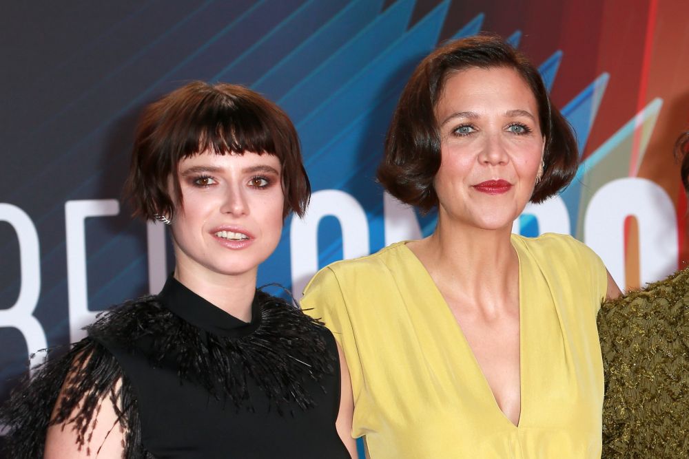 Jessie Buckley and Maggie Gyllenhaal