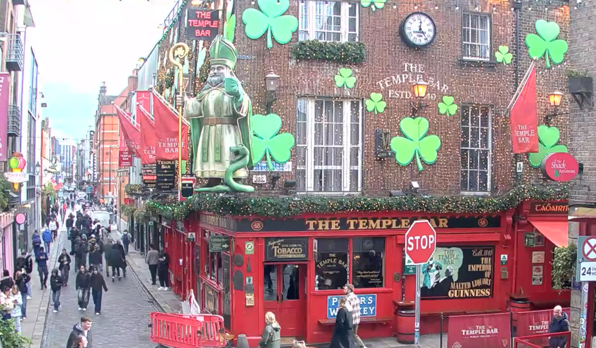 The Temple Bar Pub Statue 2