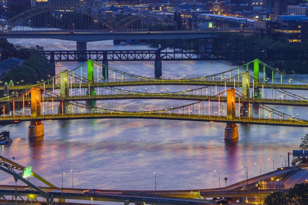 Aer Lingus Launches Route To Pittsburgh 4 To mark the launch, the airline lit up Pittsburgh’s famous Three Sisters bridges in green, white and orange. Photo credit, Dave DiCello