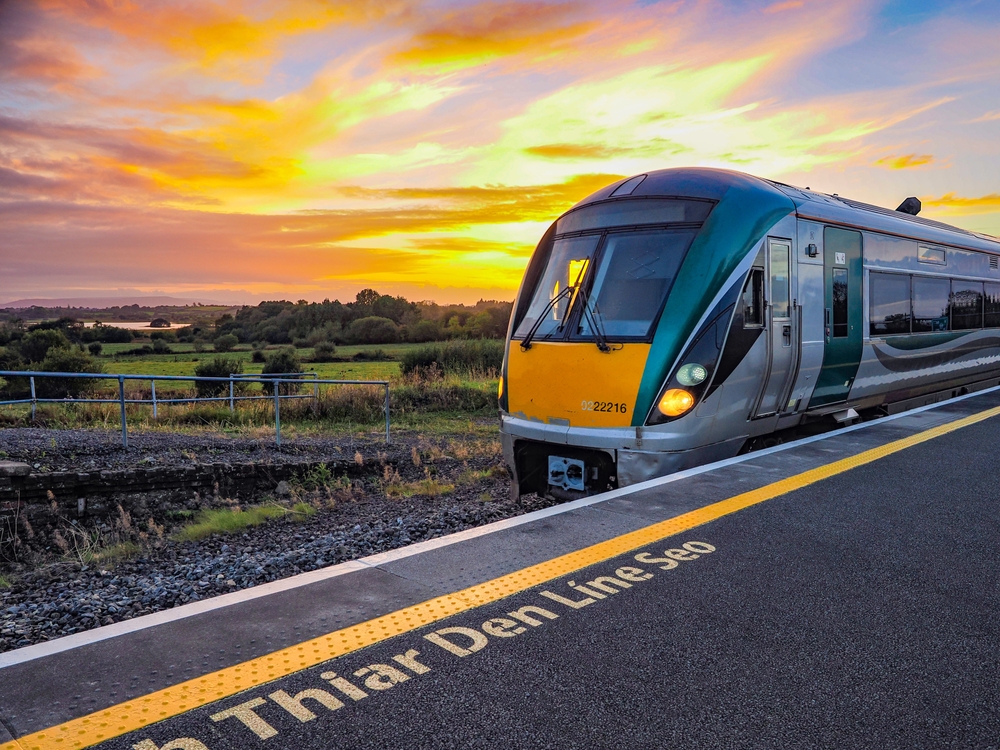 Iarnr&oacute;d &Eacute;ireann, Train, Ireland, Public Transport