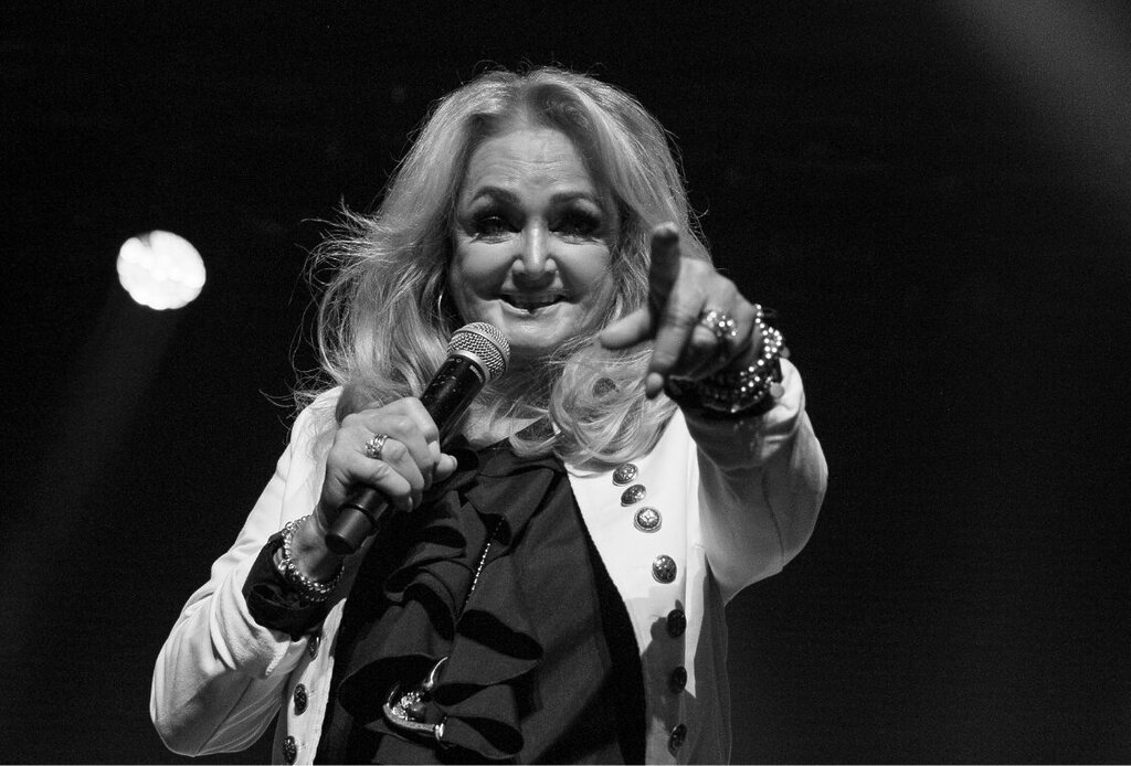Emotional Scenes As Bonnie Tyler Fans Gather In Welsh Hometown For Star's Funeral 3 Bonnie Tyler