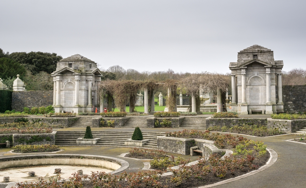 Irish National War Memorial Park. Avillfoto, Shutterstock