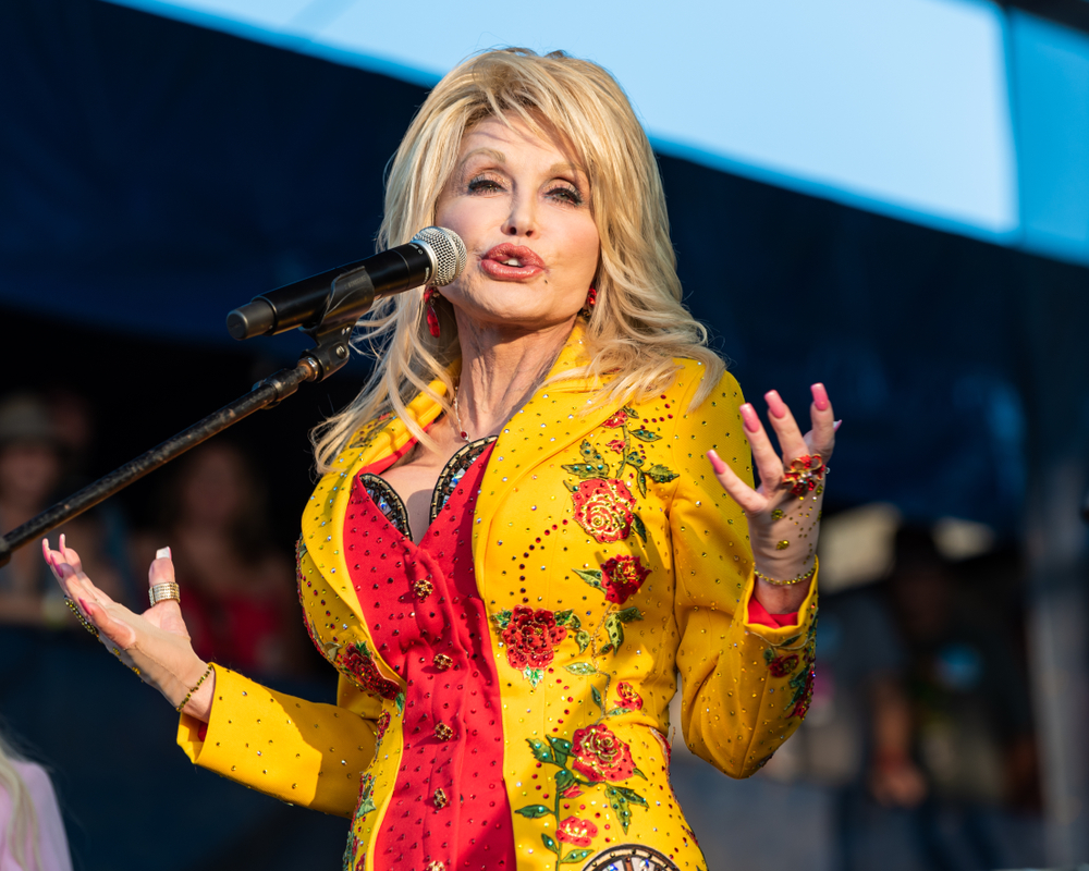 Elton John, Taylor Swift, Julia Roberts And More Pay Tribute To 'Irreplaceable' Dolly Parton 4 Dolly Parton. Photo credit: Carl Beust, Shutterstock