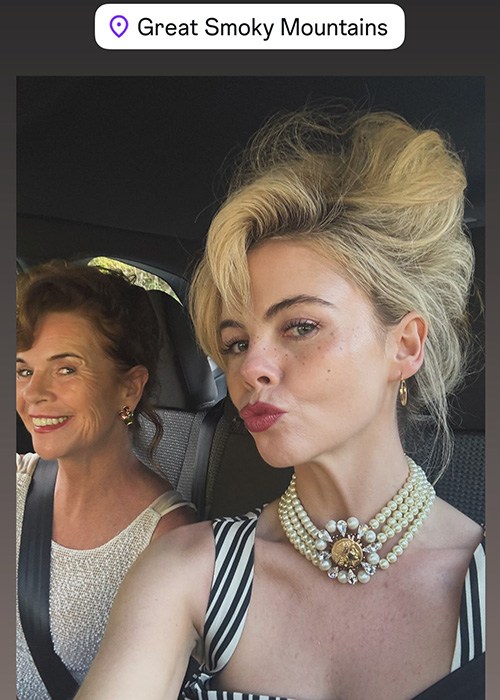 Saoirse-Monica Jackson's ode to Dolly Parton would make her Derry Girls' character proud 3 Saoirse-Monica Jackson and her mum visit Dollywood. Pic: Saoirse-Monica Jackson/Instagram