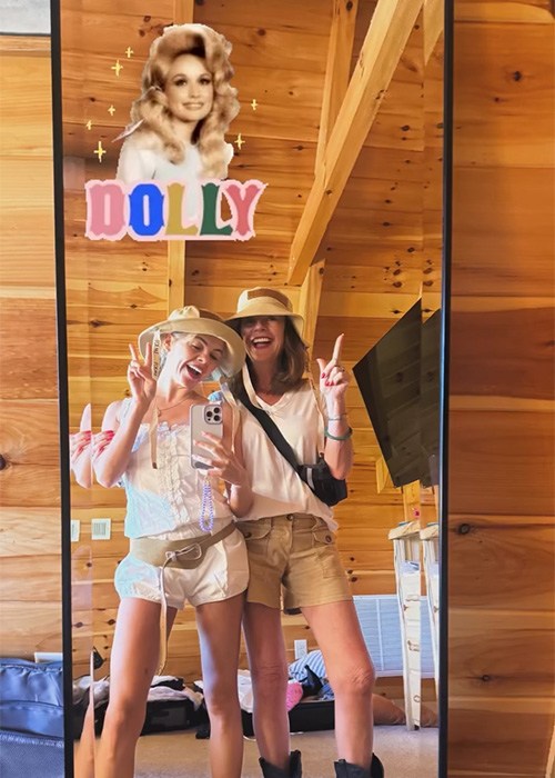 Saoirse-Monica Jackson's ode to Dolly Parton would make her Derry Girls' character proud 4 Saoirse-Monica Jackson and her mum visit Dollywood. Pic: Saoirse-Monica Jackson/Instagram