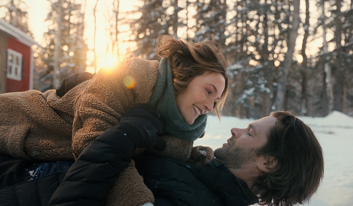 Noughties TV legends team up for new Netflix rom-com 6 Guarding Stars. (L-R) Leighton Meester as Hannah and Jared Padalecki as Jack in Guarding Stars. Cr. Netflix © 2026.
